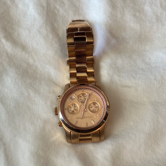 Michael Kors Rose Gold Watch - Picture 3 of 3